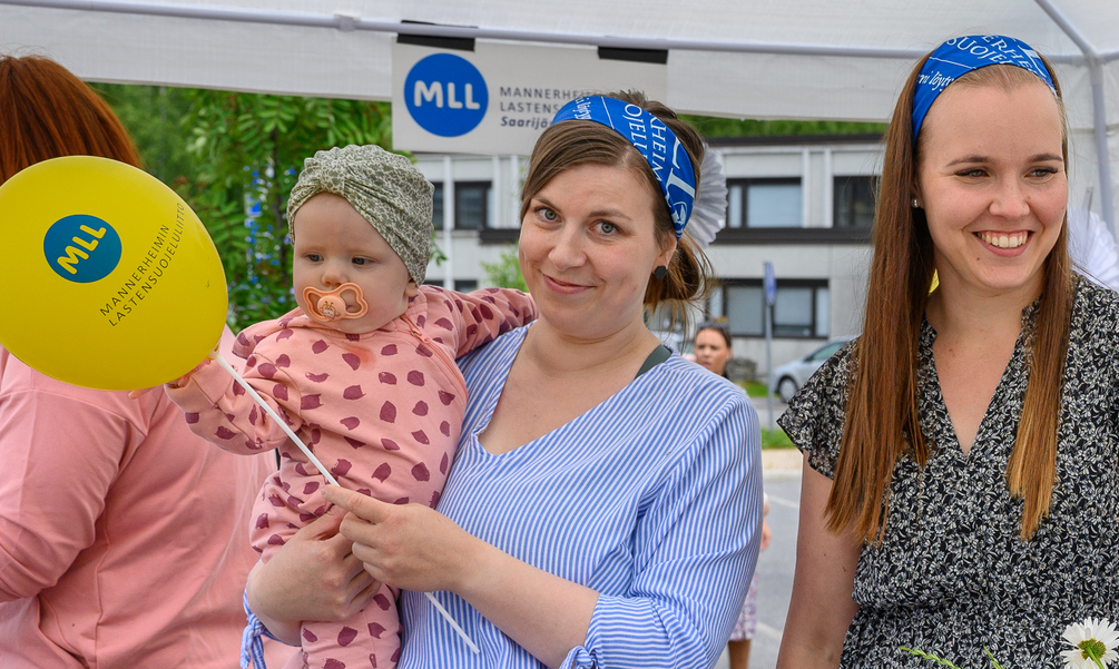 MLL:n vapaaehtoisia kesätapahtumassa